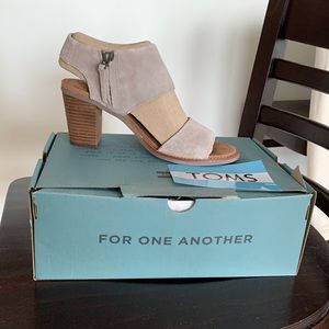 New TOMS Desert Taupe Suede size 7 damsels
